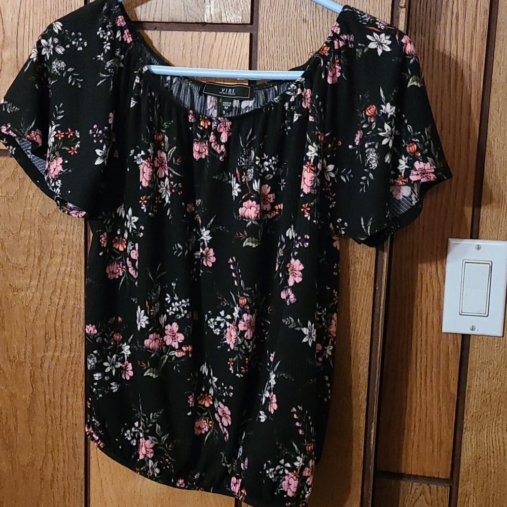 Floral shirt - Picture 5 of 5